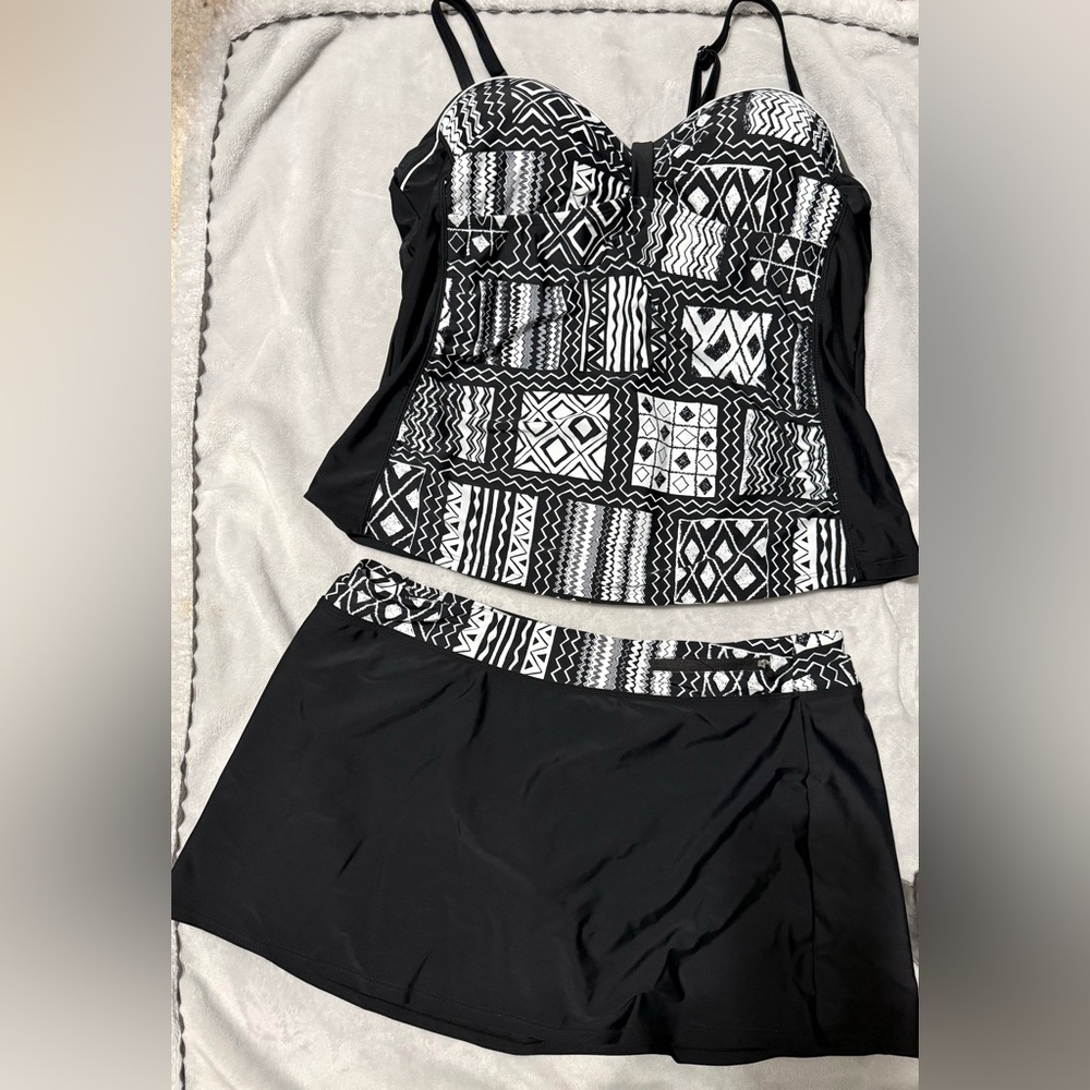 Rekita Black and White Patterned Tankini Set